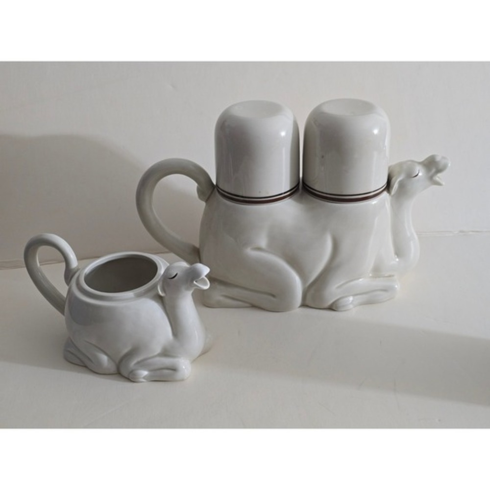Vintage Fitz and Floyd 1978 Camel Teapot‎ Set with Nested Cups and Creamer White